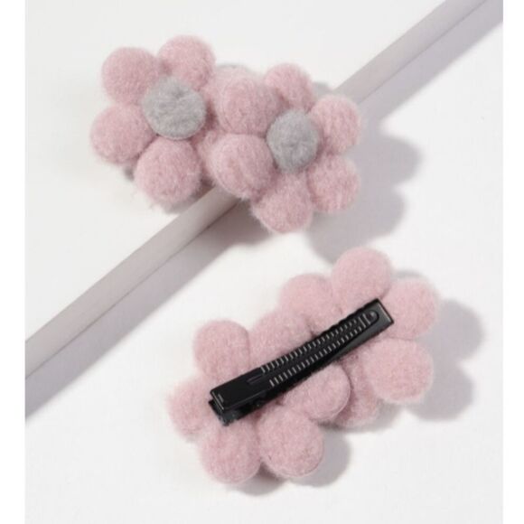 Two Flower Hair Clips - Picture 1 of 6